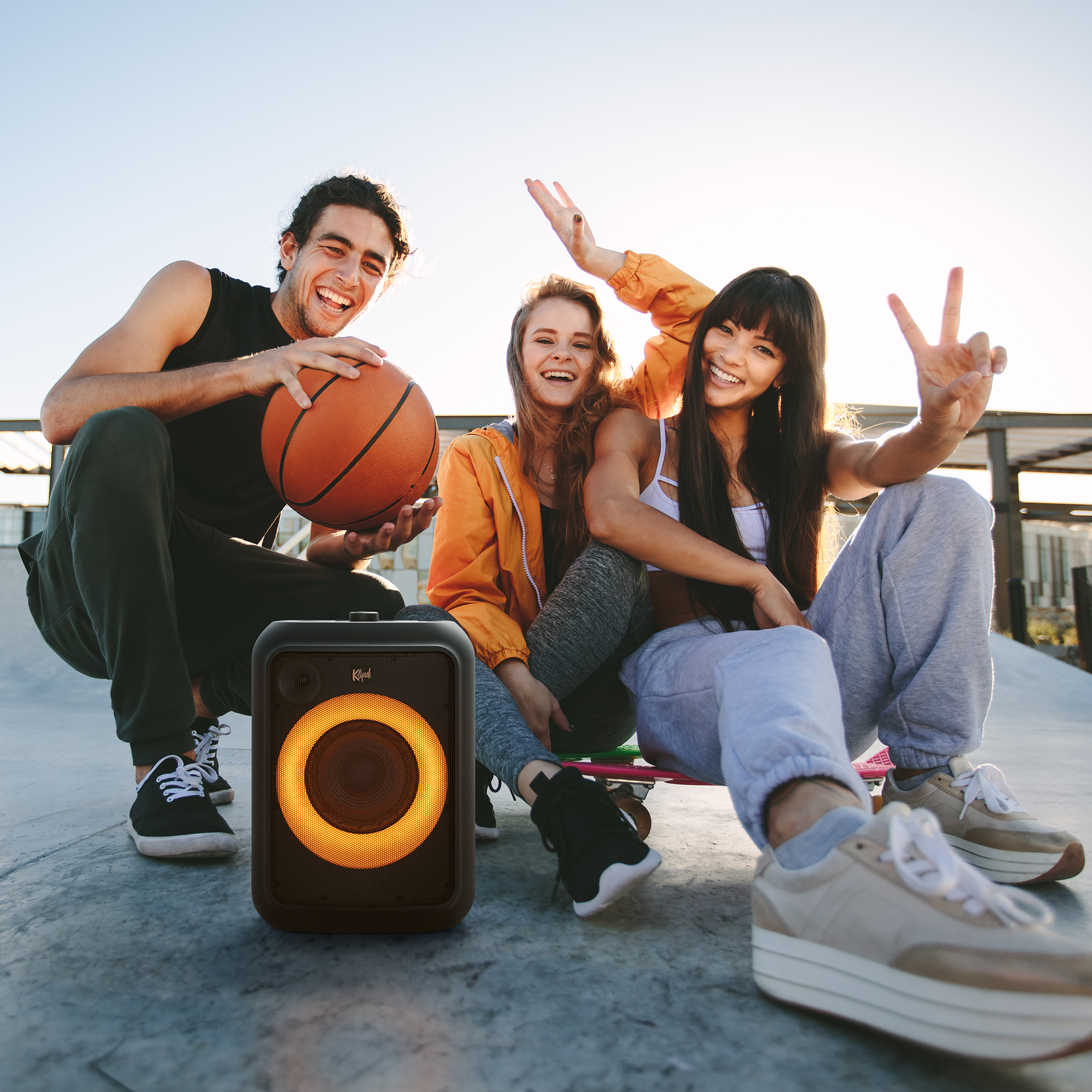 GIG-XL-with-Friends-at-Outdoor-Sports-Court_2000x2000